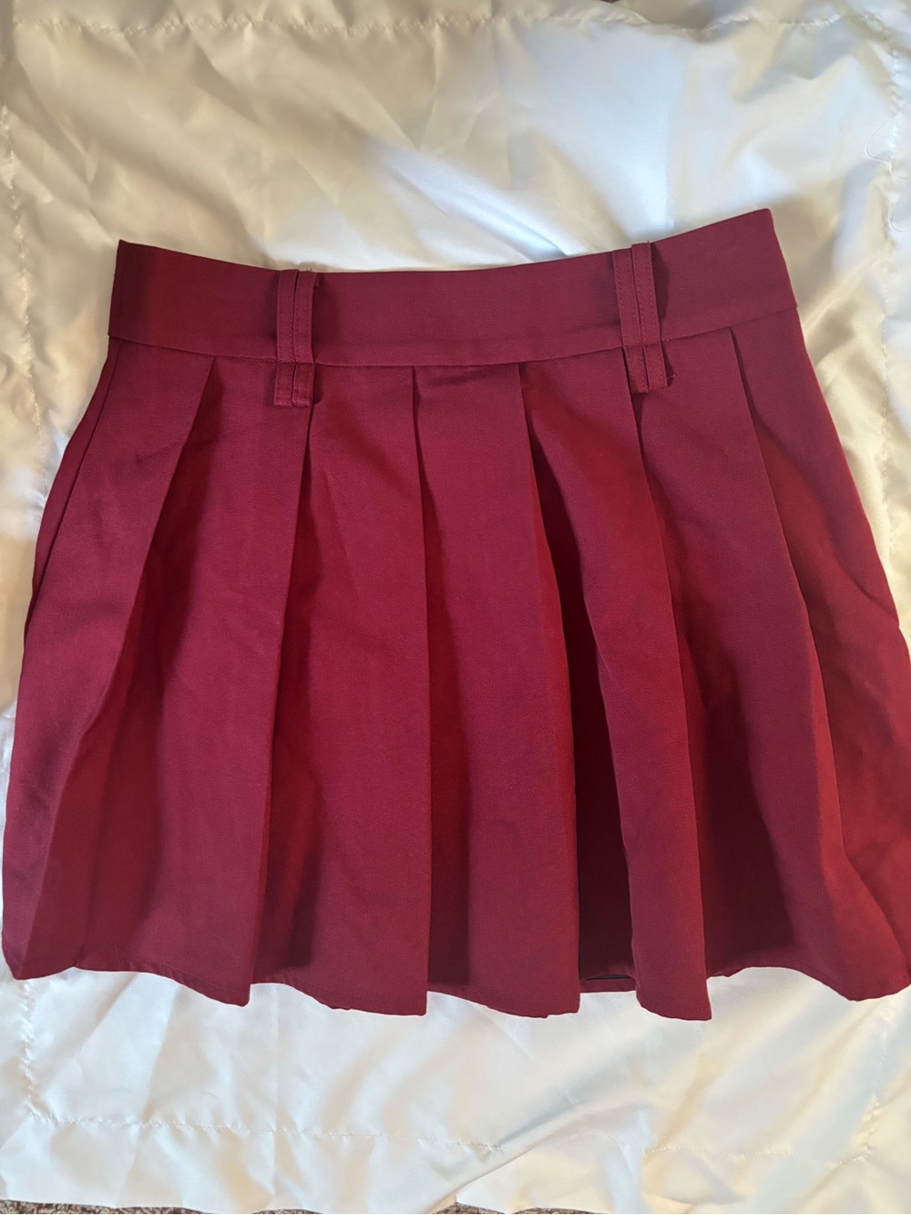 Commense Pleated Mini Skirt in Wine Red